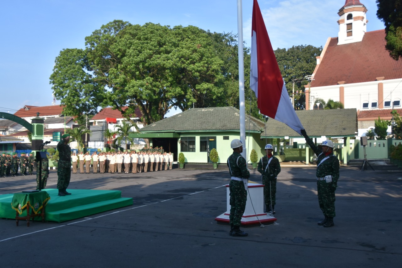 Prajurit Korem 073/Makutarama setia kepada NKRI dengan Laksanakan Upacara Bendera